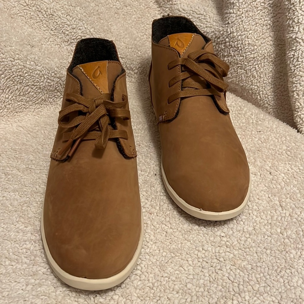 New- Never worn. Men’s OluKai - Hawai’iLoa Manu Ihu